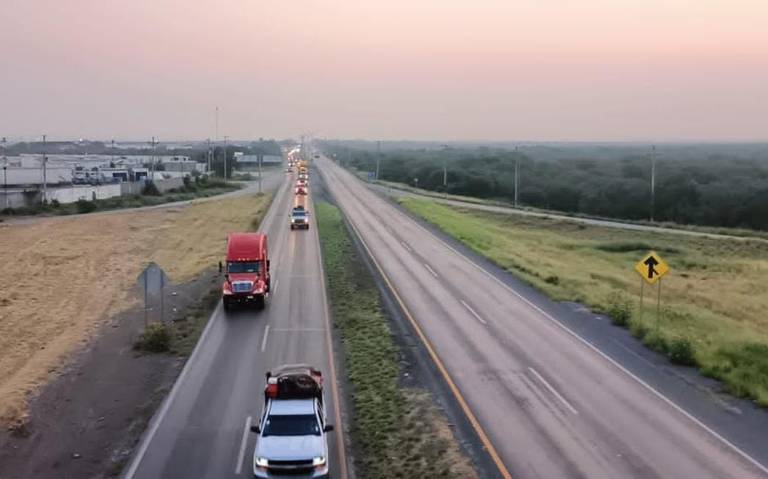 Resguardan caravana de 250 paisanos van de Texas a Quer taro El